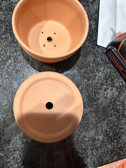  A Pot With Drainage holes