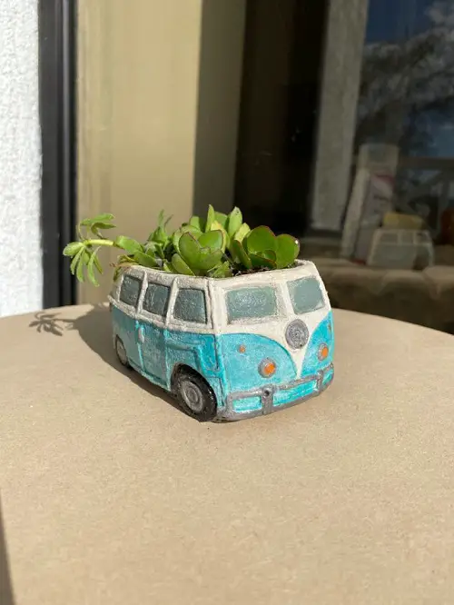 mini van for mini succulents arrangement