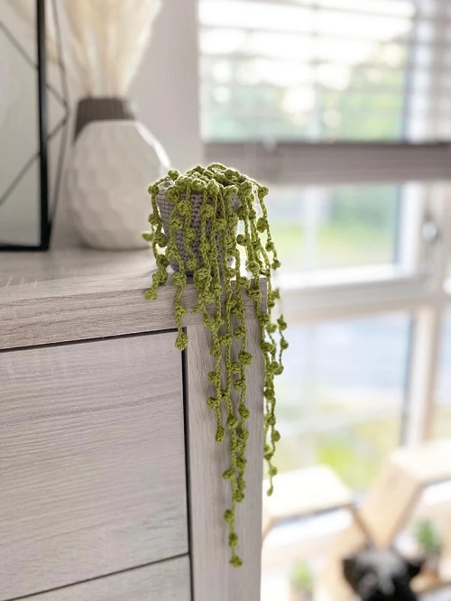 Hanging Crochet String of Pearls Pattern 4