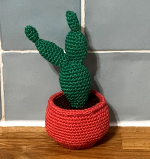 easy to make crochet Bunny Ears Cactus 4