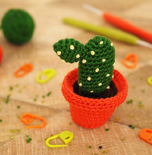 easy to make crochet Bunny Ears Cactus 2