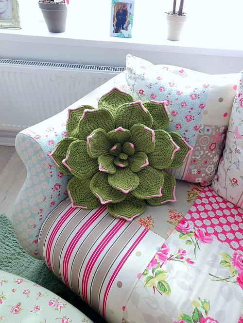 DIY Crochet Hens and Chicks Succulent pattern 2