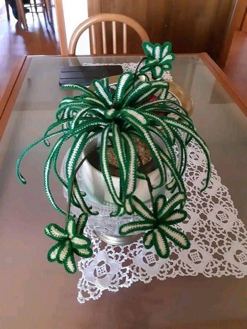 easy to make Crochet Spider Plant