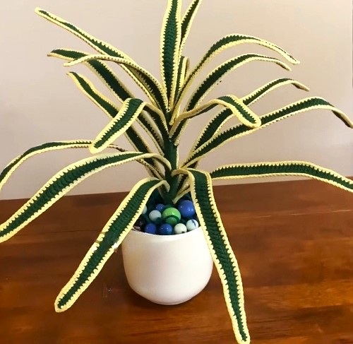DIY Crochet Spider Plant 4