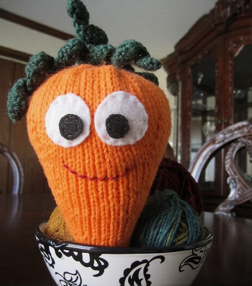 Russell the Carrot, your new best knitted friend