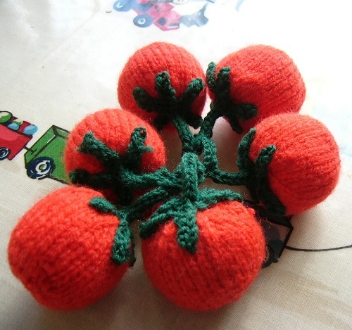 knitted vine tomatoes
