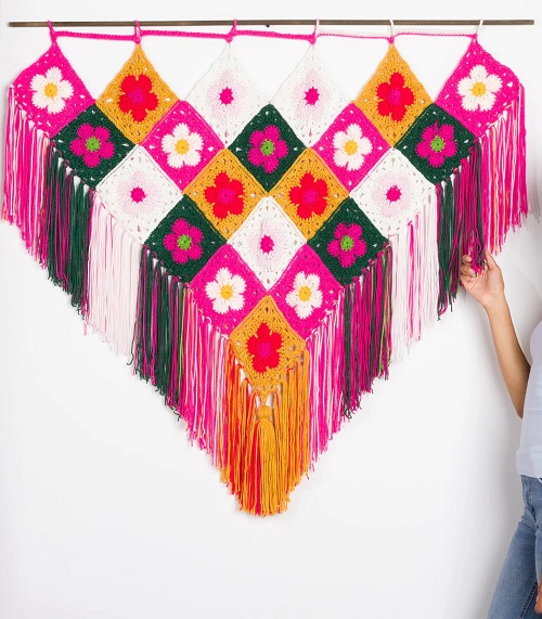 Free Flower Power Crochet Wall Hanging