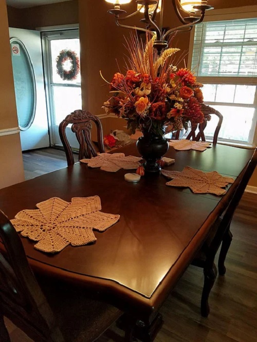 Chestnut Leaf Table Runner